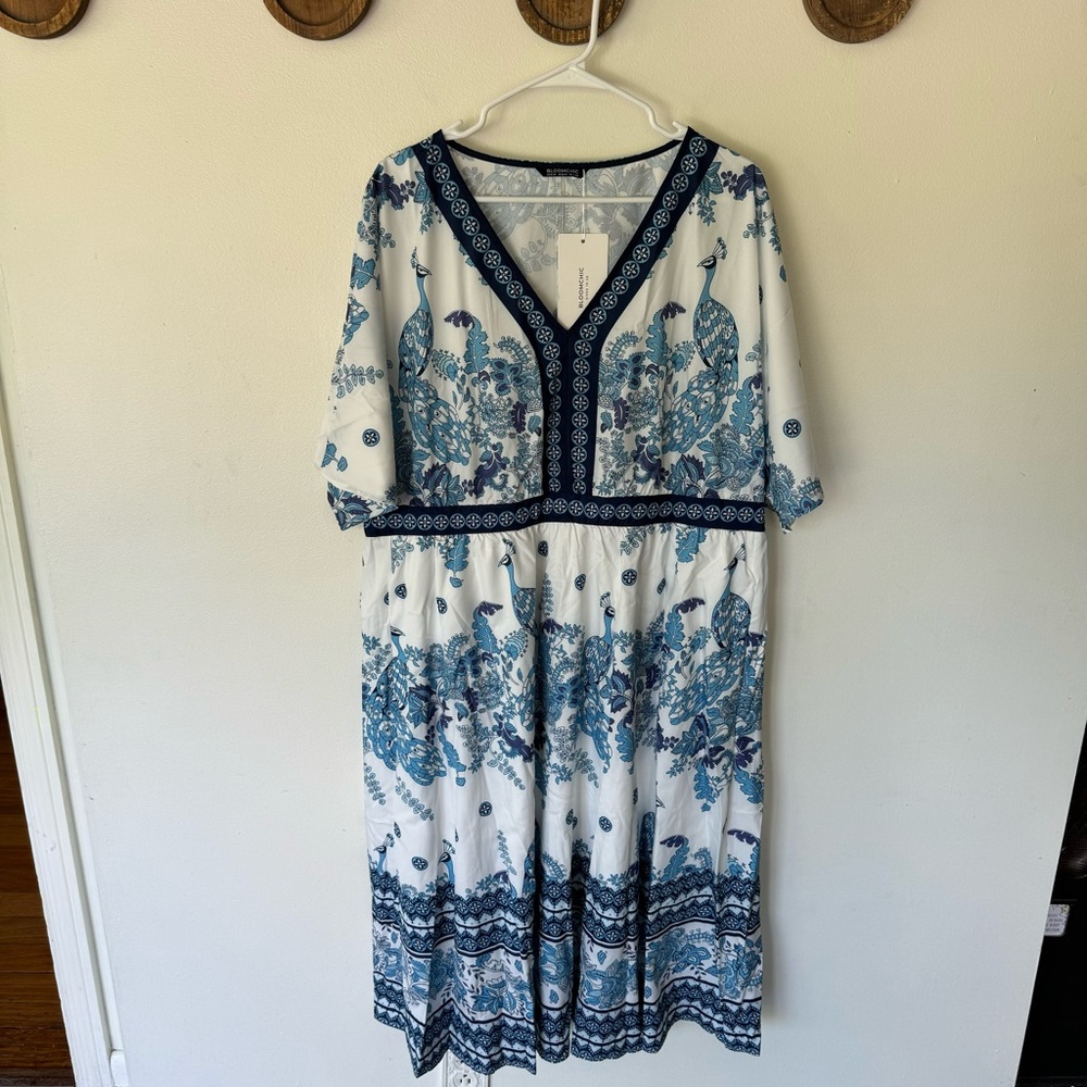 BloomChic short sleeve peacock print midi dress with pockets size 18- 20